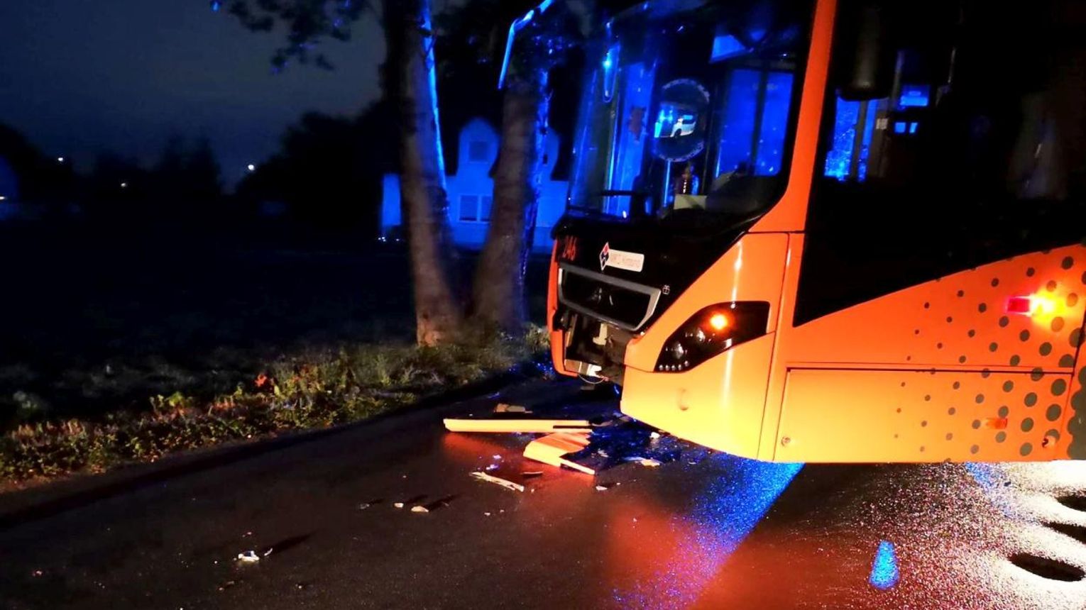 Zderzenie Autobusu Mks Z Volkswagenem