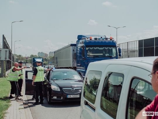 KROSNO Ciężarówka najechała na Opla Opel wjechał w Polo