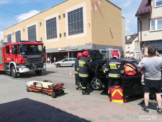 KROSNO Zderzenie dwóch samochodów na Mielczarskiego Ranne dziecko