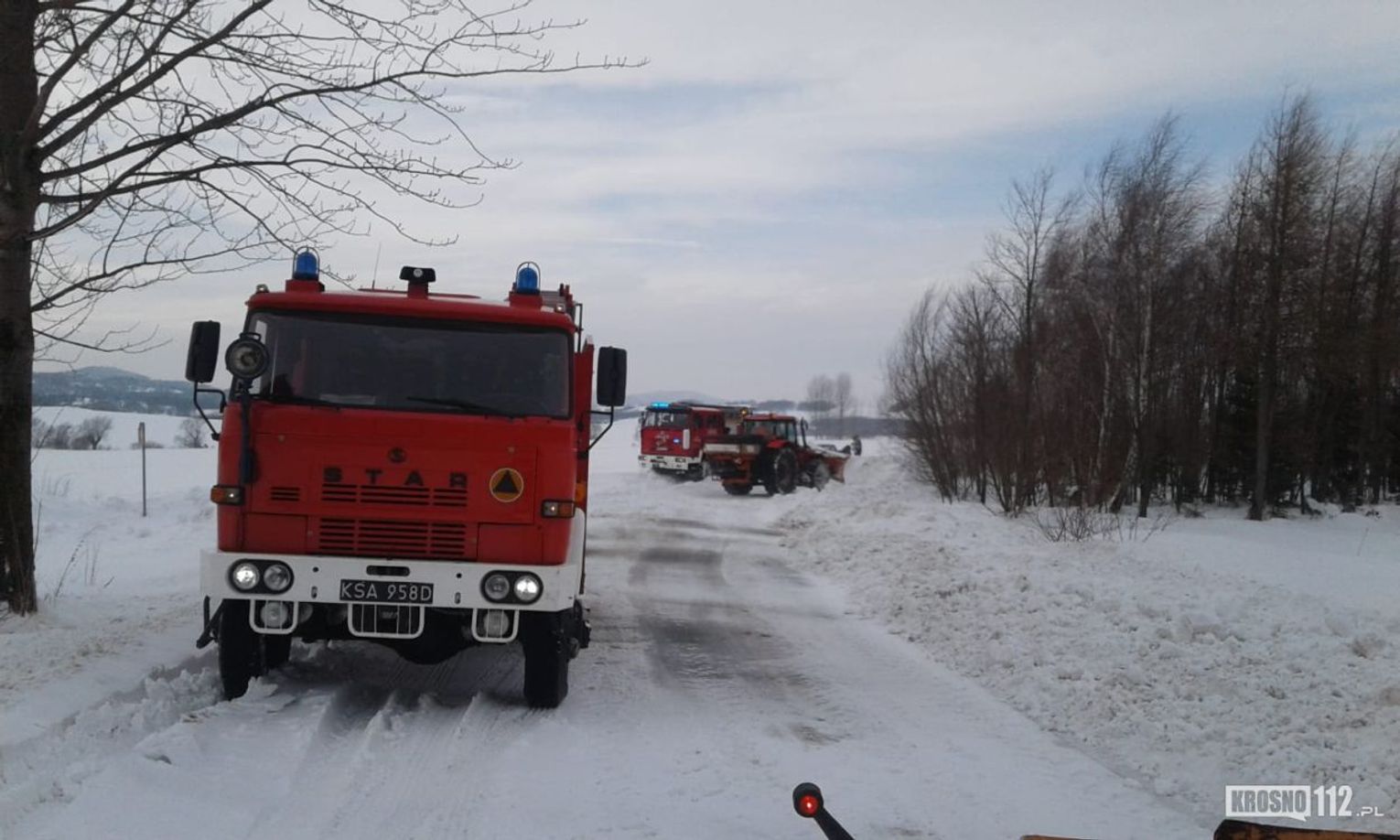 Zamiecie śnieżne Na trasie Rymanów Sieniawa w śniegu utknęło kilka