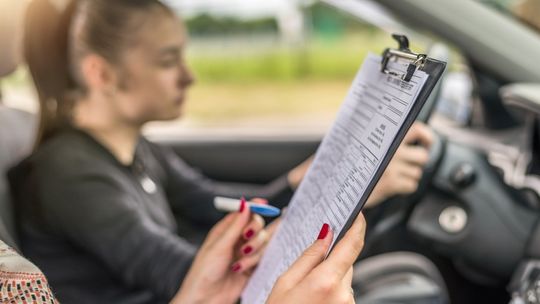 1 tys. zł dodatkowo za prawo jazdy. Ministerstwo nie jest wcale na „nie”