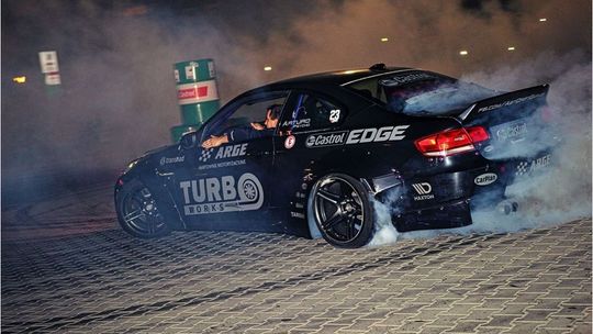 100 zdjęć Night Drift Show na parkingu ARGE