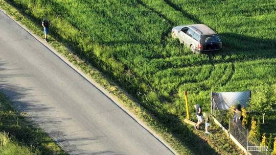 14-latek wjechał Volkswagenem w ogrodzenie we Wrocance