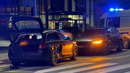 Zderzenie dwóch samochodów na Lwowskiej