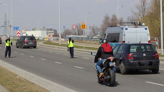 20-letni motocyklista był poszukiwany. Wpadł podczas kontroli drogowej