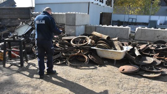 30-latek kradł pokrywy studzienek kanalizacyjnych przy S19 i A4