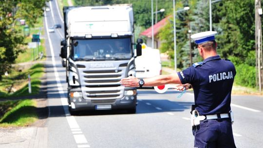 30-letni kierowca ciężarówki zatrzymany. Przez Krosno jechał z nadmierną prędkością