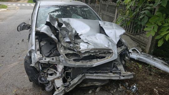 33-letni kierowca Opla zasnął za kierownicą. W środku kobieta i roczne dziecko