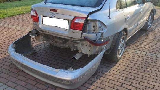 34-latek powybijał szyby, 18-latek pomógł mu uciec