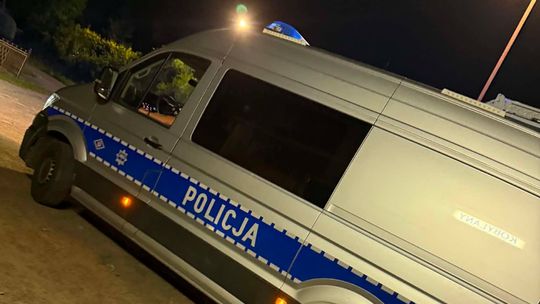 35-latek zatrzymany po jeździe na podwójnym gazie. Naruszył nietykalność policjantów