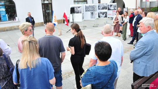 35. rocznica wyborów. Wystawa na krośnieńskim rynku