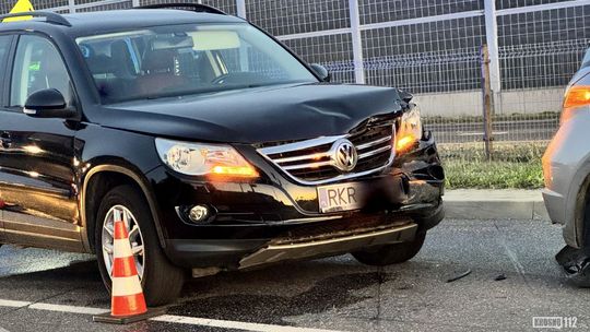 38-latek Volkswagenem najechał na Hondę. Poszkodowana 20-latka
