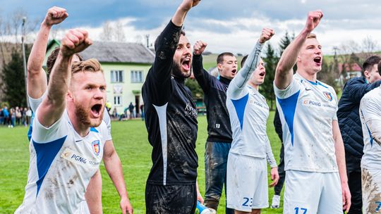 4 liga. Drużyna Karpat Krosno umocniła pozycję lidera