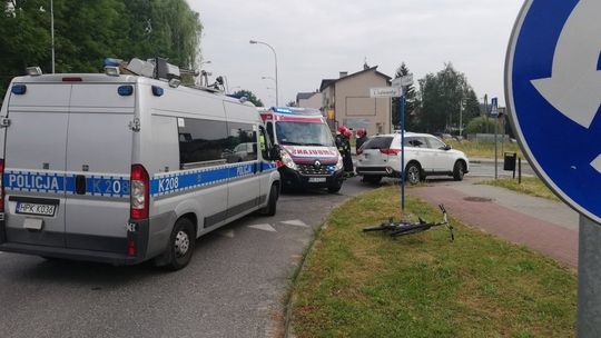 41-latka potrąciła 73-letnią rowerzystkę na rondzie