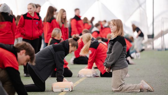 595 osób ratowało życie jednocześnie! Krosno z nowym rekordem RKO