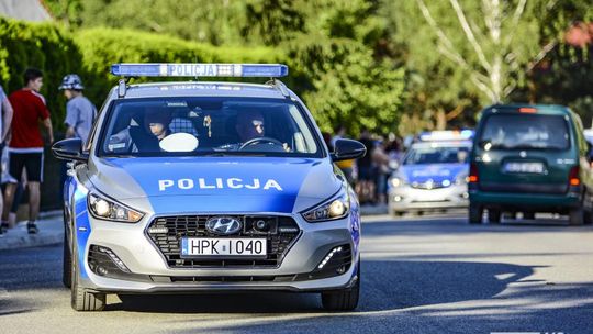 6-latka zgubiła się nad Jeziorem Solińskim. Policjanct pomógł ją szybko odnaleźć