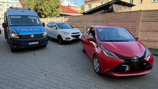 60-letnia Krośnianka na podwójnym gazie. Uszkodziła zaparkowany samochód