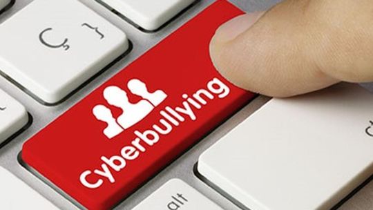 Wstrząsające wyniki ankiety na temat cyberprzemocy