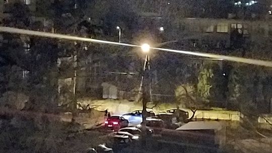 Agresywny 35-latek wpierw uszkodził pojazd, a później uciekł. Ostatecznie trafił do aresztu