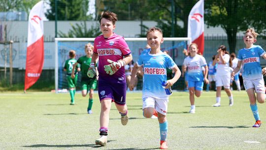 Akademia Piłkarska Beniaminek Krosno świętowała 18 urodziny i Dzień Dziecka