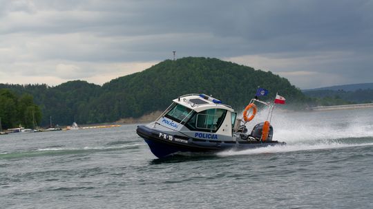 Akcja ratunkowa na Solinie. Topiło się trzech mężczyzn po przewróceniu żaglówki