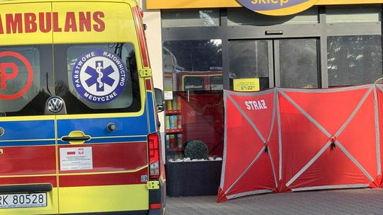 Akcja ratunkowa w jednym ze sklepów w Jedliczu. Nie żyje mężczyzna Akcja ratunkowa w jednym ze sklepów w Jedliczu. Nie żyje mężczyzna