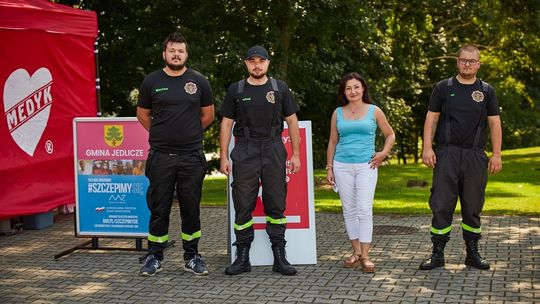 Akcję "Szczepimy się" promowali strażacy OSP Jedlicze-Męcinka