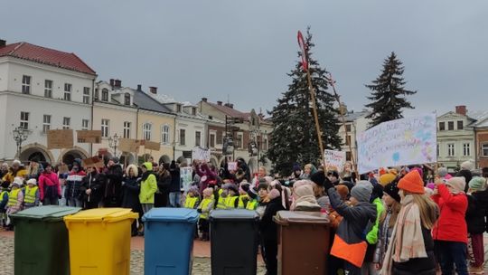 Antysmogowy happening na krośnieńskim rynku