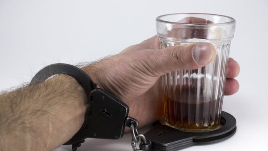 Aresztowano 25-letniego kierowcę, który miał dożywotni zakaz prowadzenia pojazdów