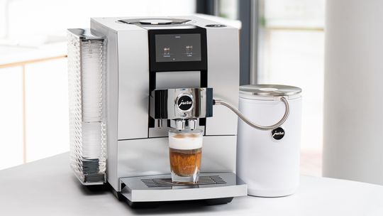 Aromatyzowana pianka czy zachwycający latte art? Jaki ekspres ze spieniaczem wybrać