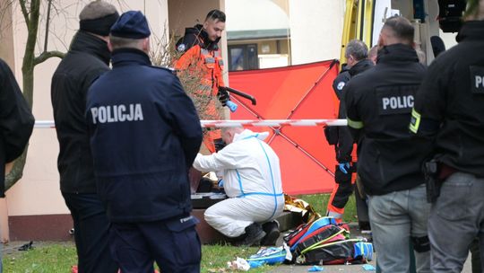 Atak na strażaków i policjantów Sanoku. Nie żyje sprawca i jego matka