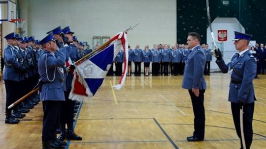 Awanse i odznaczenia dla policjantów z KMP Krosno