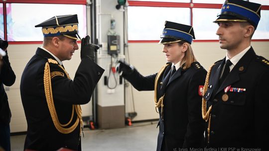 Awanse i odznaczenia dla strażaków z okazji Narodowego Święta Niepodległości