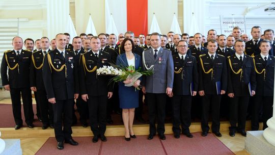 Awanse strażaków, wyróżnienia dla policjantów z Krosna