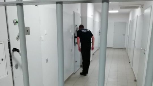 Awantura w Kopytowej i napaść na policjantów. Zatrzymano 33-latka