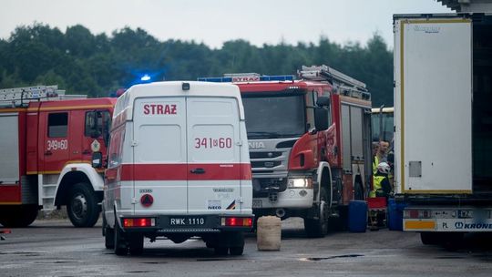 Awaria ciężarówki w Krościenku Wyżnym. Olej napędowy wyciekł na stację paliw