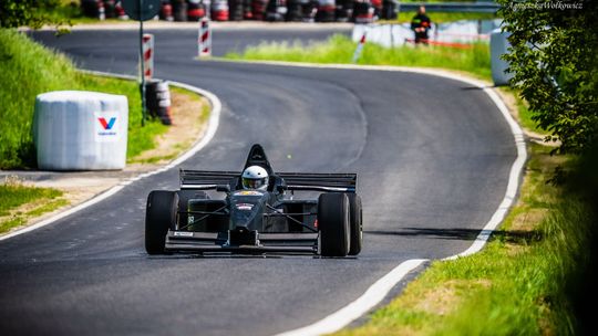 Aż 15 bolidów wystartuje w Wyścigu Górskim Prządki. Uwaga! Utrudnienia dla kierowców