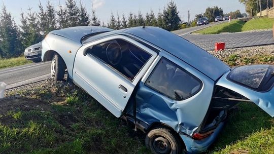 ? Bajdy/DW990: Zderzenie dwóch samochodów. Jedna osoba w szpitalu
