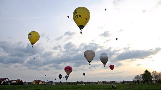 Balony w czerni i bieli oraz kolorze - konkurs fotograficzny