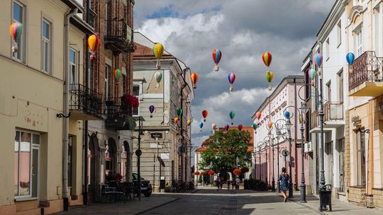 Balony zawisły nad wjazdem do Rynku. Balonowe Mistrzostwa Świata [ZDJĘCIA]