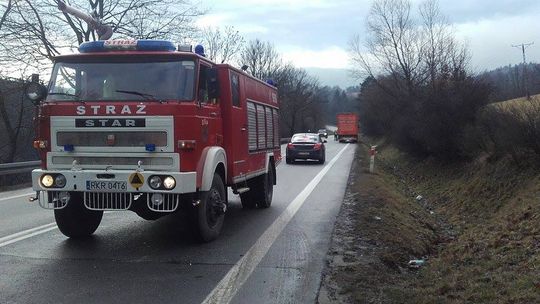 Barwinek: Otarł się o barierki, rozszczelnił zbiornik z olejem napędowym