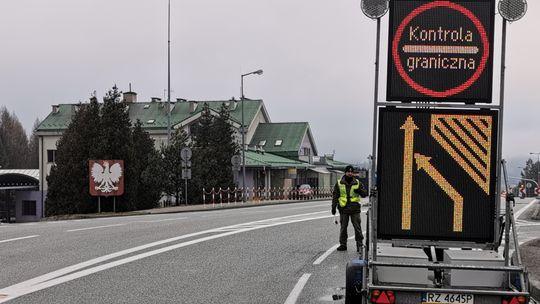 Barwinek/Polany. Próbowali wjechać nielegalnie do Polski. Podjęto pościg