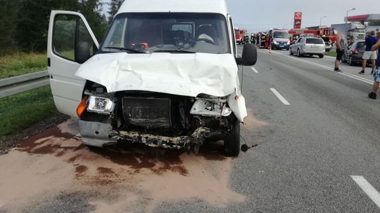 BARWINEK: Wypadek busa i osobówki przed przejściem granicznym