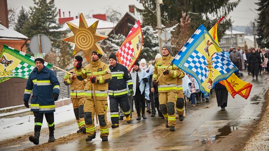 Barwny Orszak Trzech Króli przeszedł ulicami Jedlicza