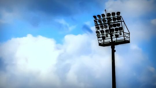 Będzie drugi przetarg na budowę oświetlenia stadionu przy ul. Legionów