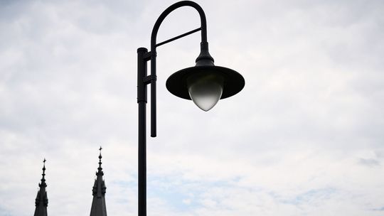 Będzie jaśniej i bezpieczniej na cmentarzu komunalnym