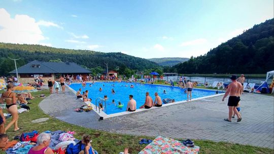 Beskid Niski ma nową atrakcję. W Krempnej przy zalewie otwarto baseny