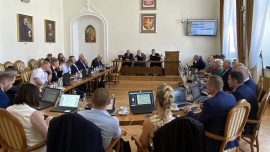 Bez dyskusji, jednogłośnie, radni udzielili prezydentowi Krosna absolutorium