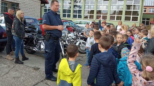 Bezpieczna droga do szkoły. Akcja policji i jedlickich motocyklistów w Odrzykoniu