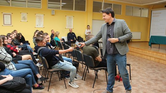 Bezpieczne zakupy w sieci. Wspólna akcja Policji i Allegro